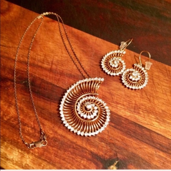 Nautilus Shell Simulated Diamond Necklace Set - Picture 4 of 6